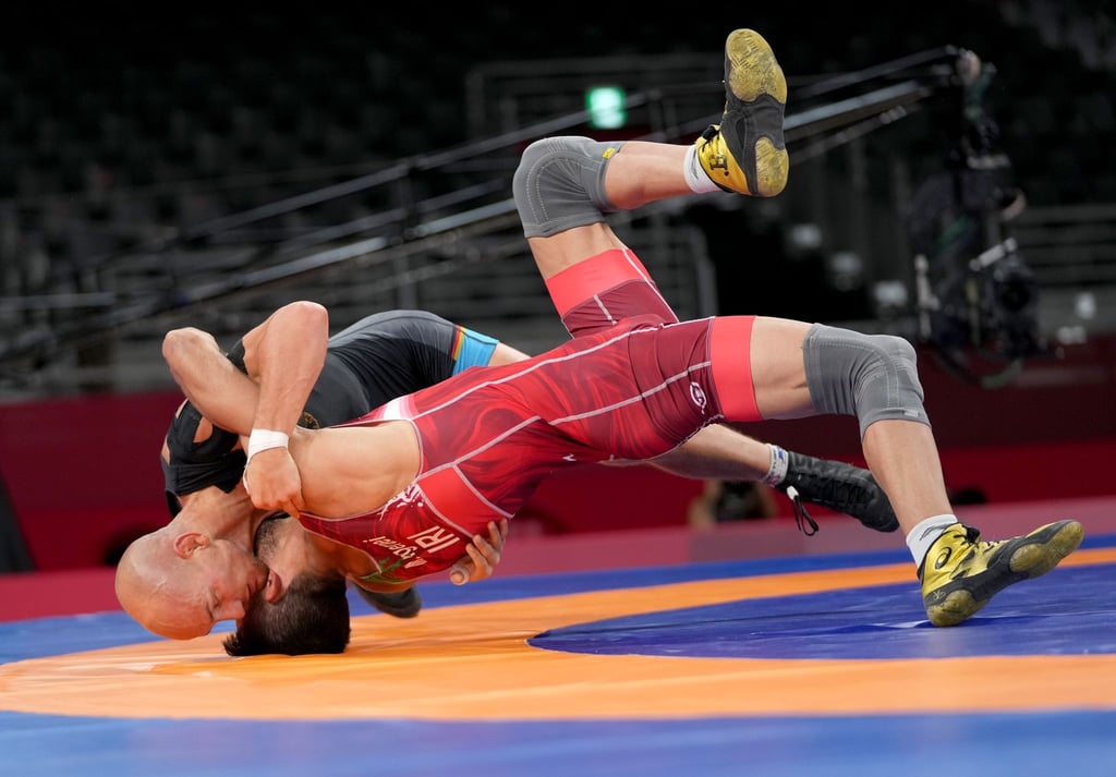 Ringer Frank Stäbler (hinten) kämpft in Tokio um die Bronzemedaille.