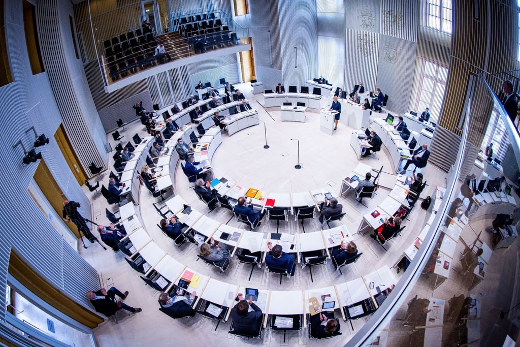 Blick in den Plenarsaal des Landtags von Mecklenburg-Vorpommern.
