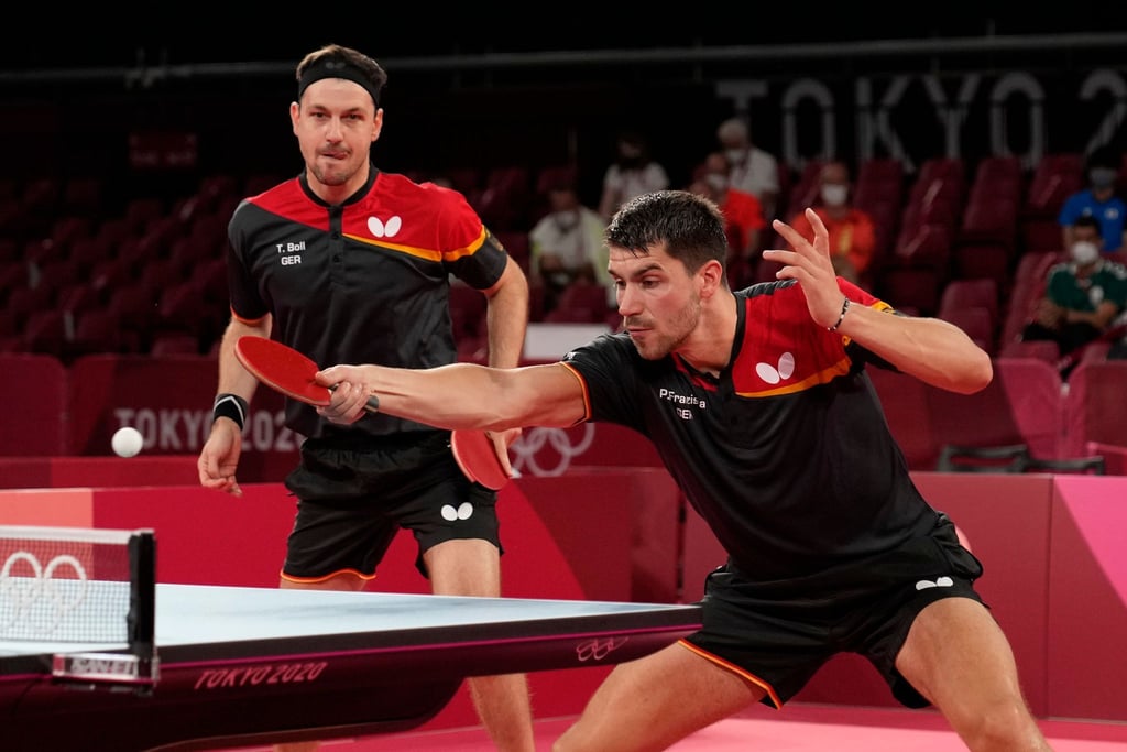 Deutschlands Doppel mit Patrick Franziska (r) und Timo Boll.