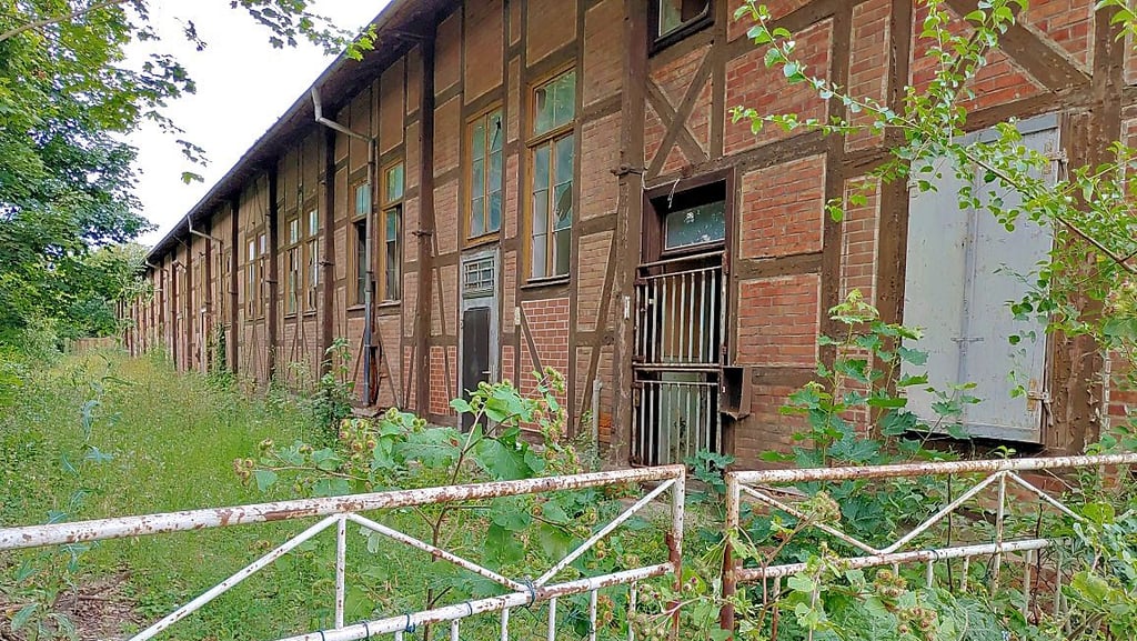 Etwa 131 Jahre ist das Gebäude alt. Der Leerstand tut der ehemaligen Sporthalle nicht gut.
