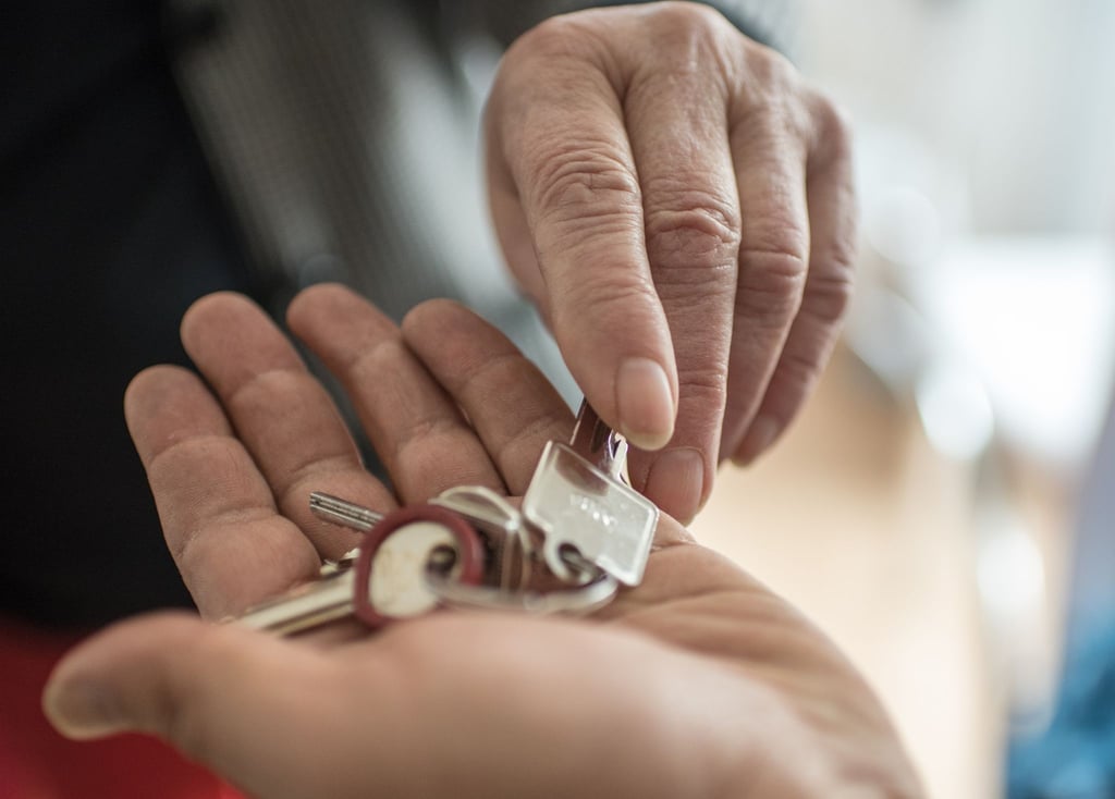 Ohne Erlaubnis dürfen Mieter ihre Wohnung nicht untervermieten. Tun sie es doch, droht die Kündigung.