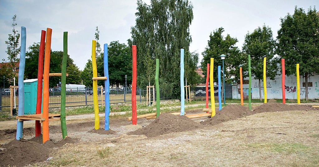 Die Grundpfleiler für den Parcours am Hackelberg stehen bereits. Allerdings dauert es noch etwas, bis dieser genutzt werden kann.