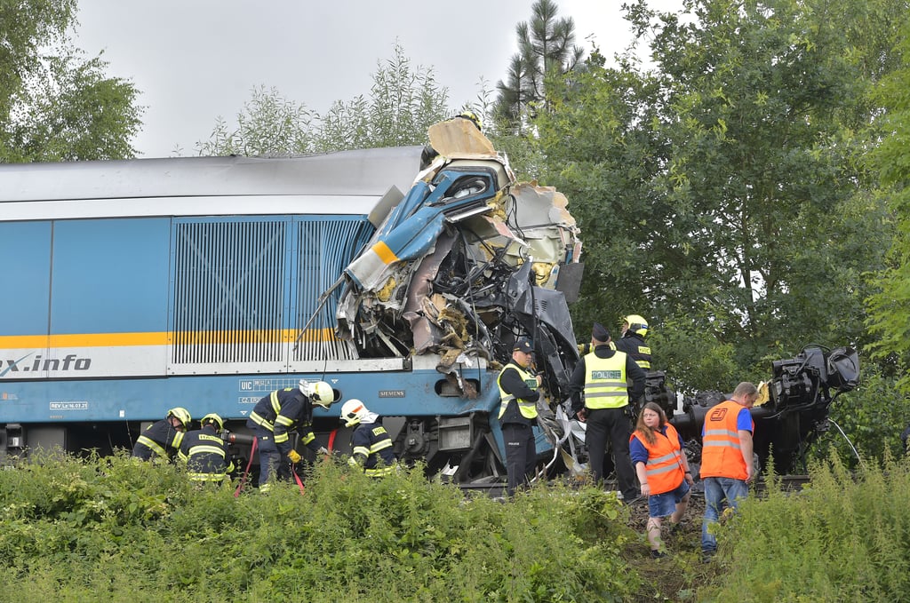 Ein aus München kommender Expresszug ist in Tschechien mit einem Personenzug zusammengestoßen.