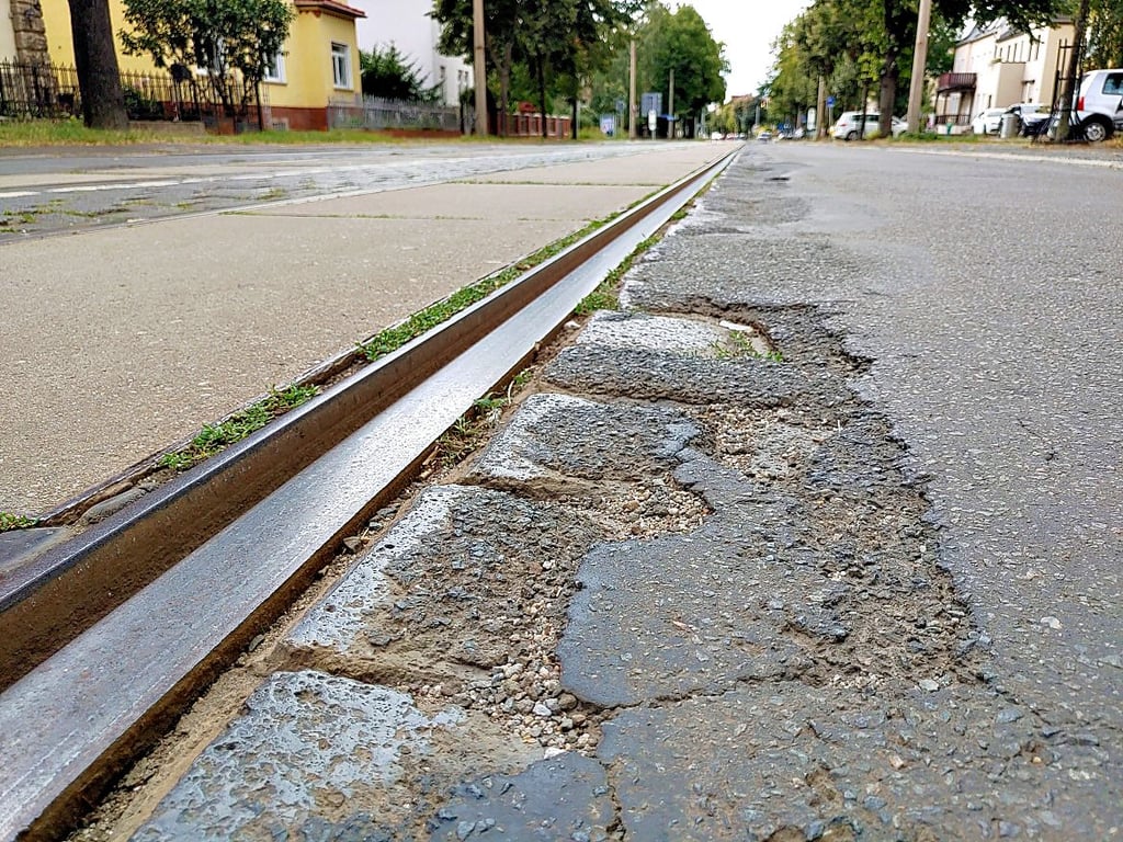 Schlaglöcher prägen die Spiegelstraße in Halberstadt zwischen der Harmonie- und der Südstraße.