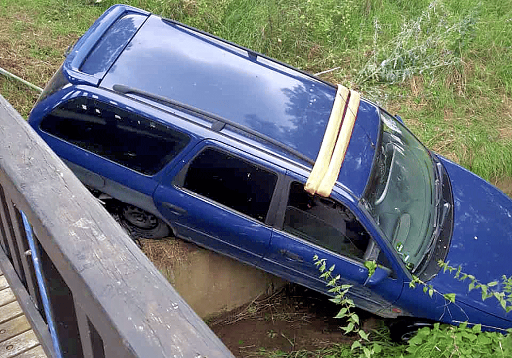 Bereits zum zweiten Mal in diesem Jahr landete ein Auto im Bach in Alsleben.