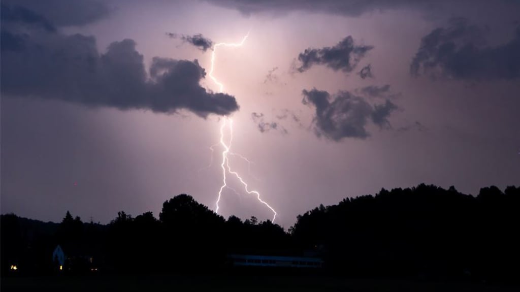 In den kommenden Tagen kommt es in Sachsen-Anhalt immer wieder zu Schauern und Gewittern mit Starkregen und Windböen.