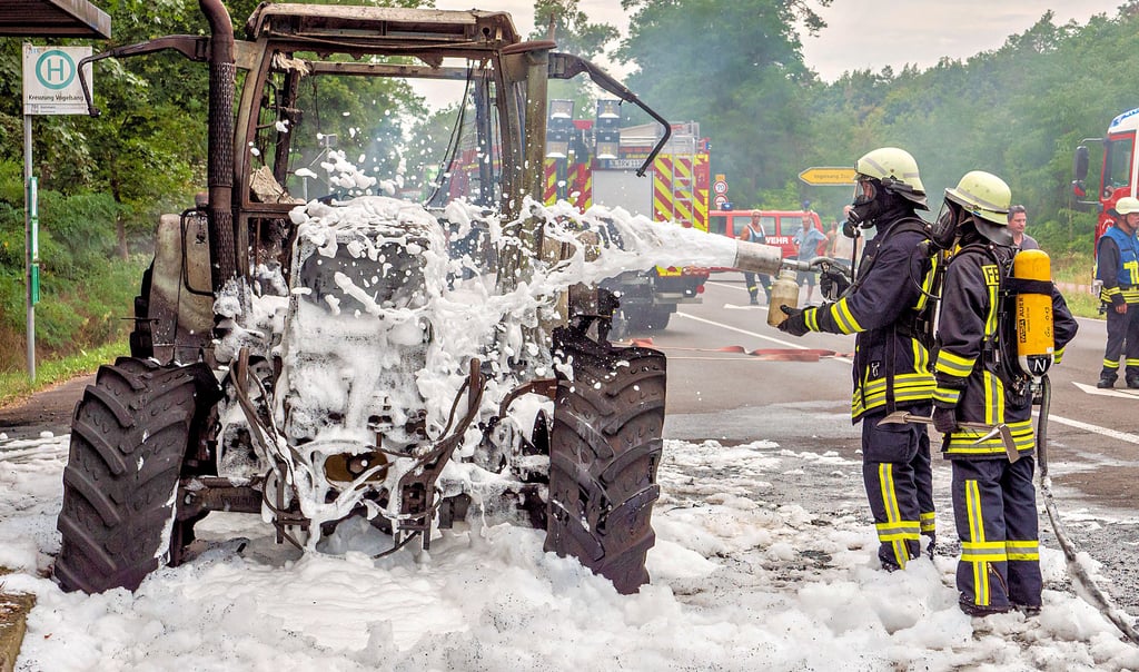 Einer der insgesamt 90 Einsätze im Jahr 2020 galt einem Trekkerbrand. Am 21. August ging ein Traktor auf der Bundesstraße 184 in Flammen auf. Acht Kameraden der Gommeraner Feuerwehr waren vor Ort. Nach dreieinhalb Stunden war der Einsatz beendet.