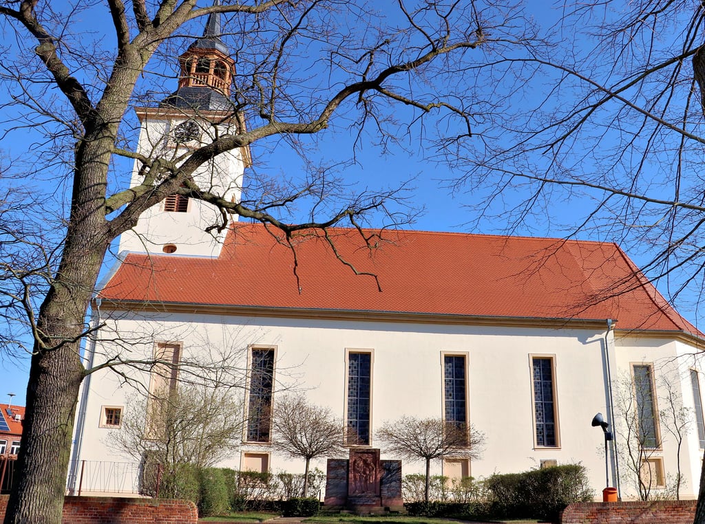 Die heutige Kirche ist die dritte nachweisbare Kirche in Parey.