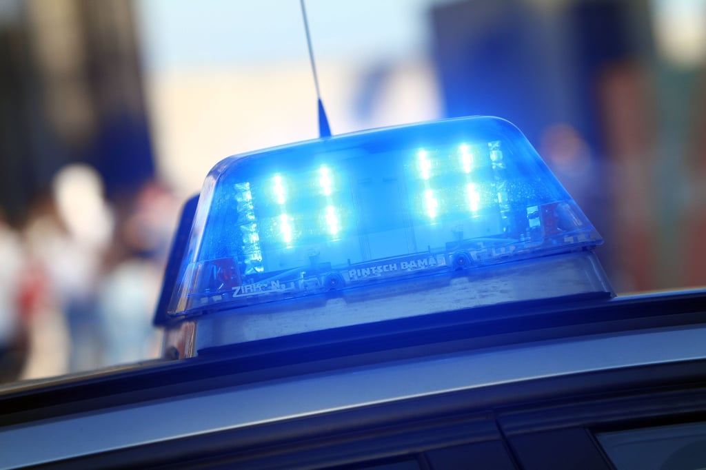 Das Blaulicht eines Polizeiautos