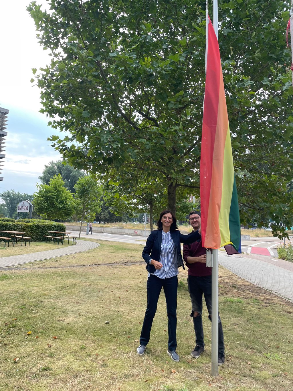 Am Campustower in Magdeburg wurde die zerstörte Fahne ersetzt.
