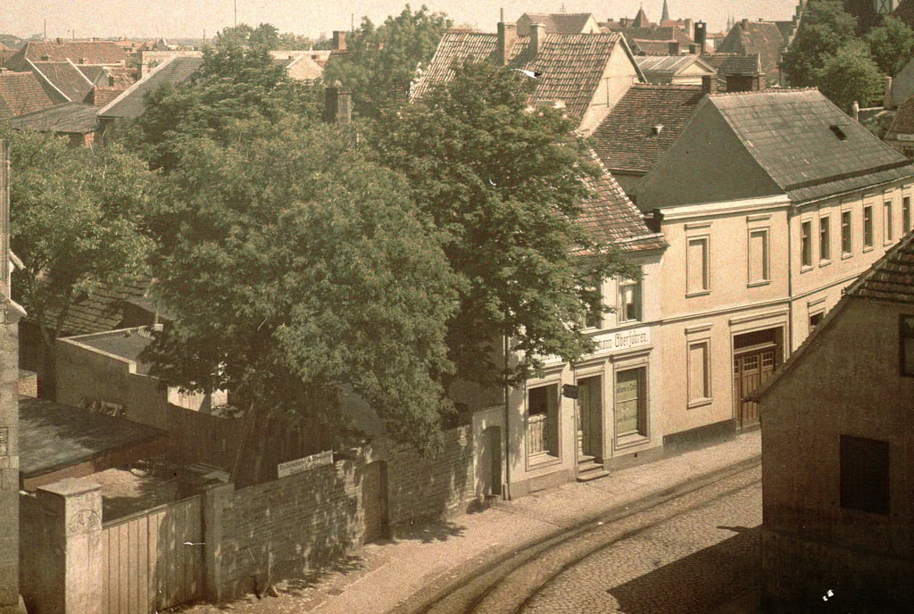 Das Heimaträtsel der vergangenen Woche kam aus Bad Salzelmen. Viele Lesende der Volksstimme haben sich beteiligt. Der Ort unterliegt dem Wandel der Zeiten. Die Kastanie gibt der Pfännerstraße, gegenüber dem Parkplatz, noch heute ihr Gesicht.