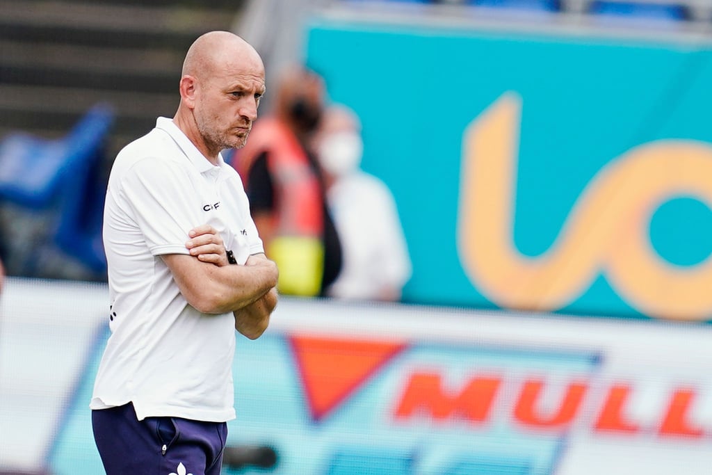 Trainer Torsten Lieberknecht trifft mit seinen corona-geschwächten Darmstädtern auf den TSV 1860 München.
