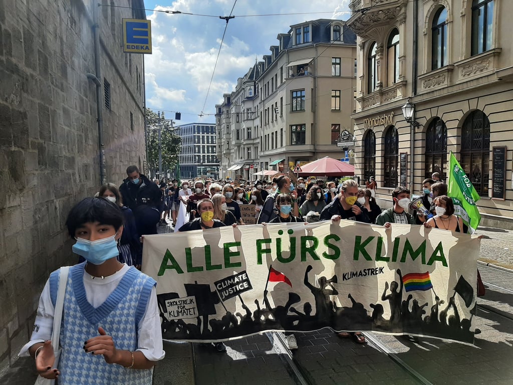Die hallesche Ortsgruppe von Friday-for-Future hat am Freitag wieder zu einer Demonstration für den Klimaschutz aufgerufen.