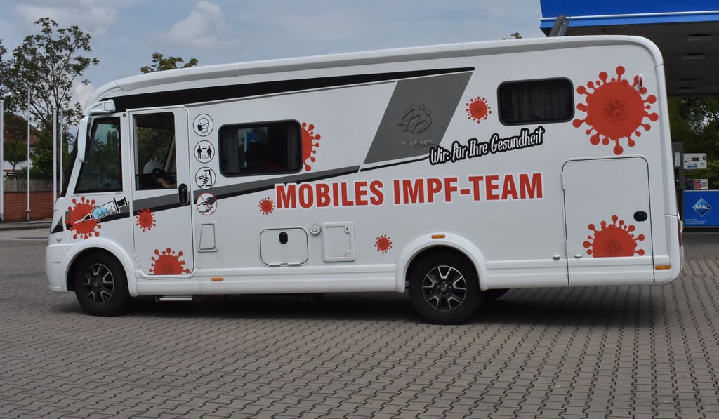 Das mobile Impf-Team machte am Donnerstag für sechs Stunden Halt an einer Genthiner Tankstelle.