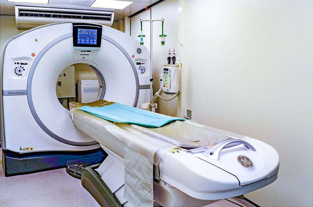 Vorübergehend wird in der Radiologischen Klinik ein mobiles CT-Gerät genutzt. Im September soll dann die neue Anlage nutzbar sein.