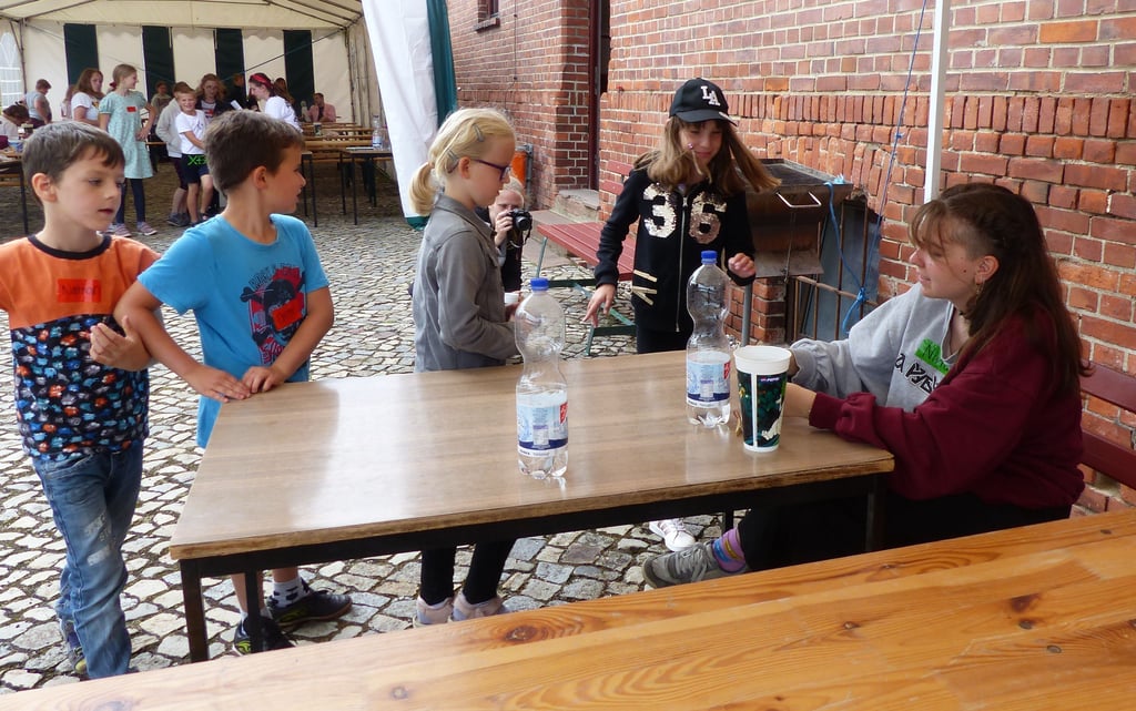 Bei verschiedenen Stationen konnten die Kinder bei der Ferienaktion im Pionierhaus Punkte für ihr Team sammeln.
