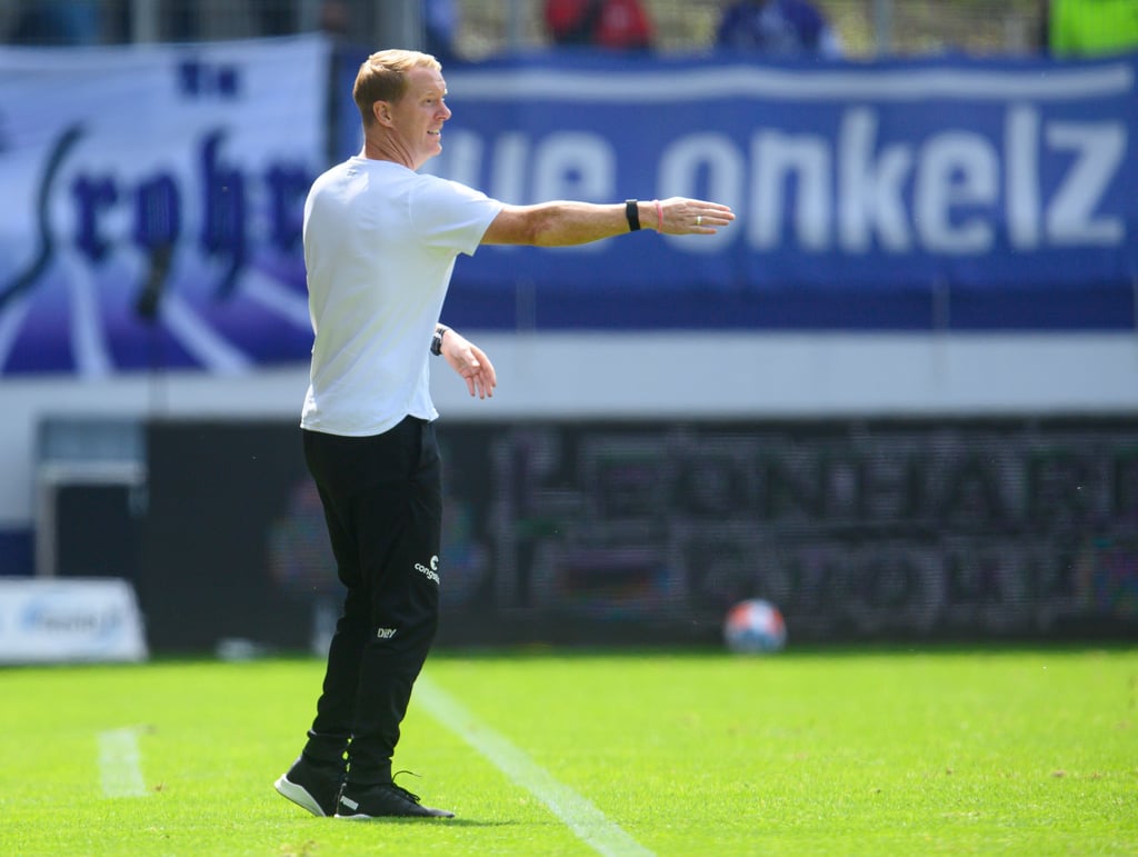 „Wir müssen alles in die Waagschale werfen .. “; sagt St. Paulis Trainer Timo Schultz vor dem Pokalspiel gegen Magdeburg.