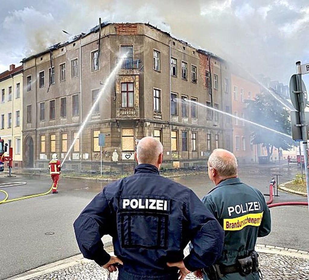 Das Eckhaus am Friedensplatz brannte am Dienstag aus.