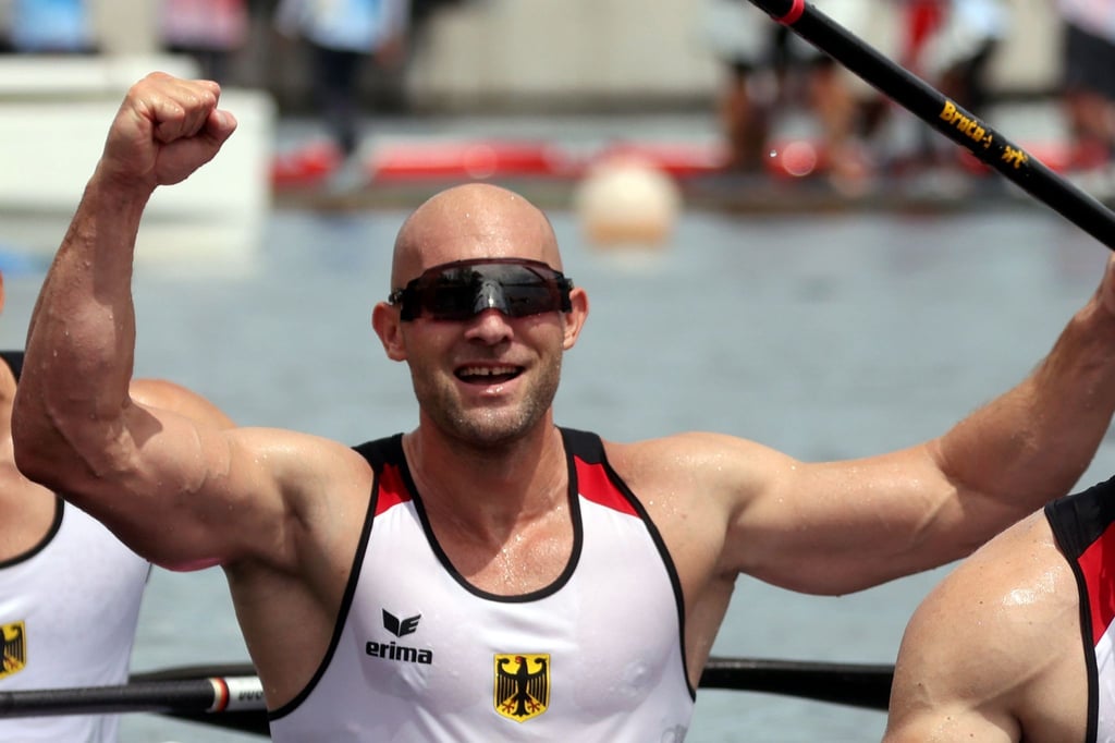 Ronald Rauhe ist der deutsche Fahnenträger bei der Olympia-Schlussfeier.