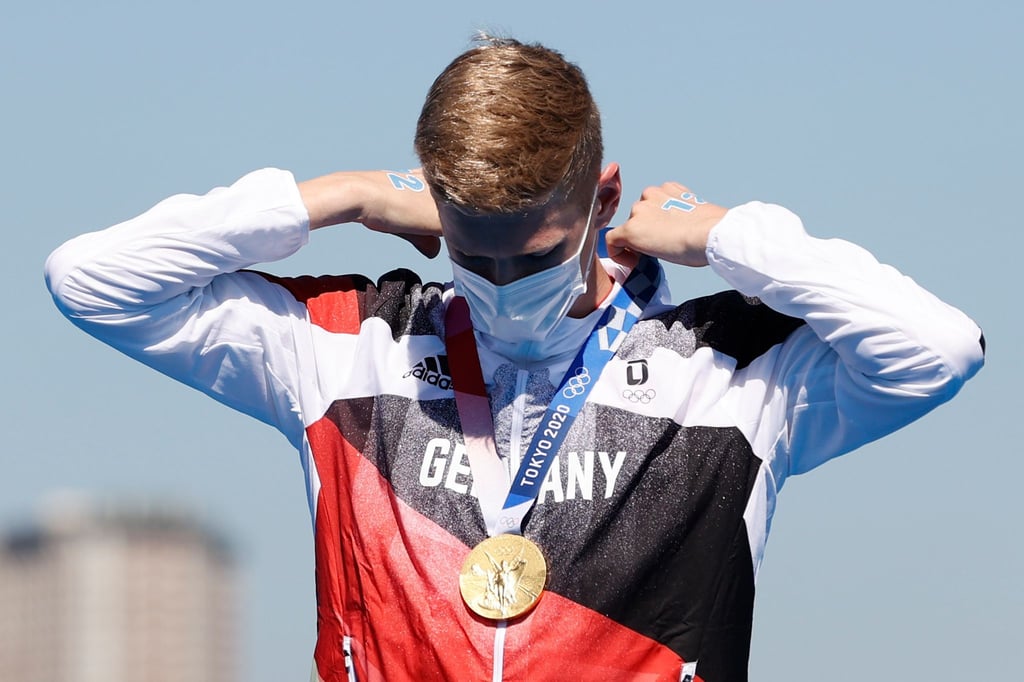 Florian Wellbrock hat endlich die olympische Goldmedaille um den Hals.