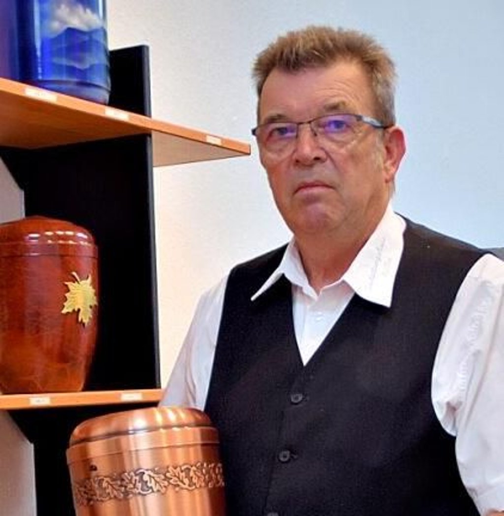 Bestatter Wolfgang Müller kam auf Umwegen zu seinem Beruf.