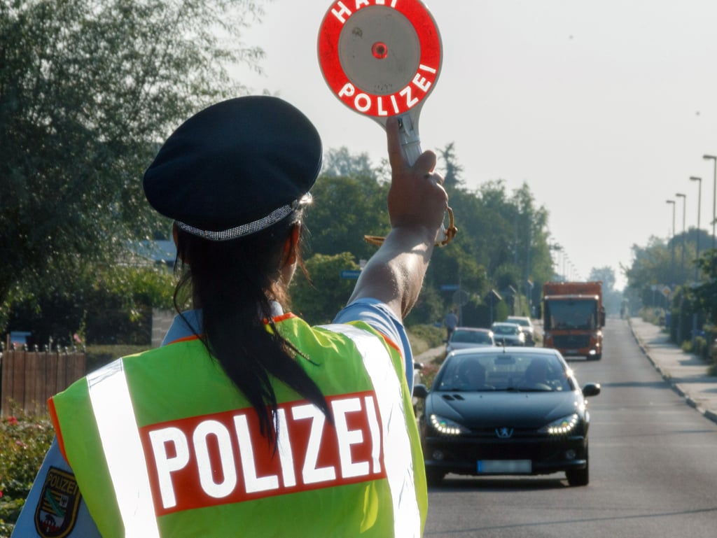 Die Polizei stoppte in Blankenburg eine Radfahrer, weil er eine rote Ampel missachtete. Die anschließende Kontrolle hatte Konsequenzen für den 36-Jährigen.