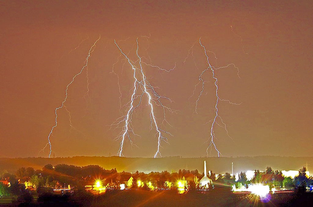 Beeindruckendes Schauspiel: Gewitterwolken entladen sich über dem Unterharz.