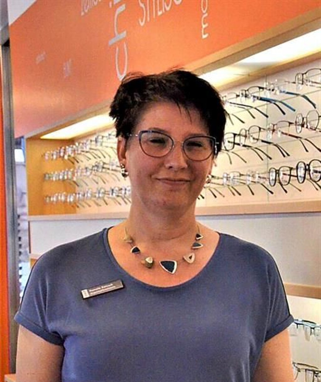 Optikerin Pamela Katzsch hat schon als Kind Zeit mit Brillen verbracht.