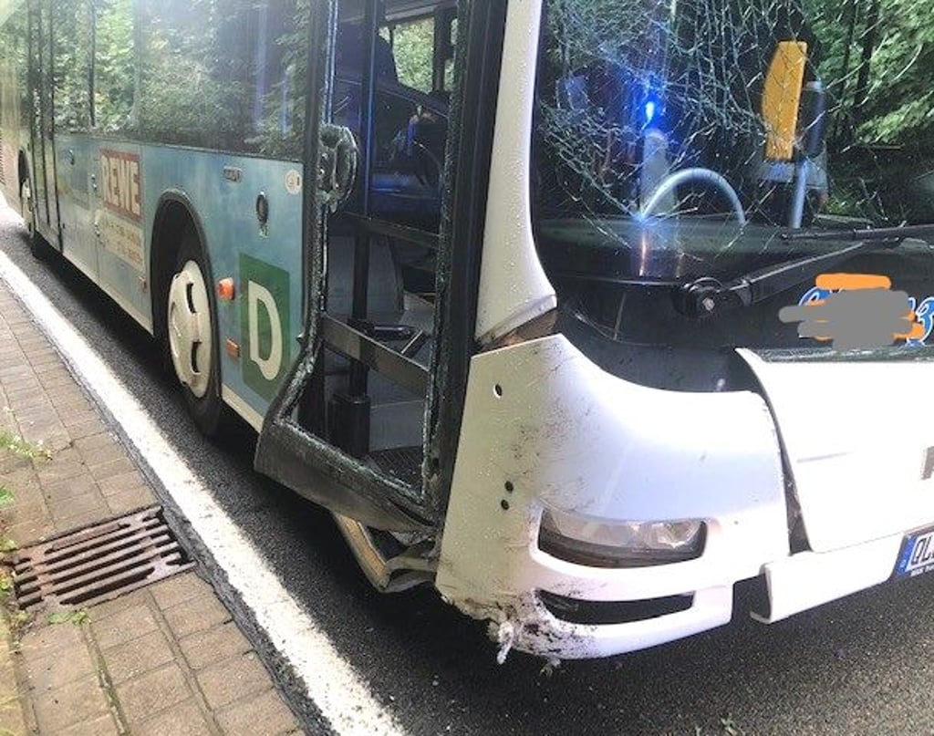 Der Schaden an dem Bus beträgt 40.000 Euro.