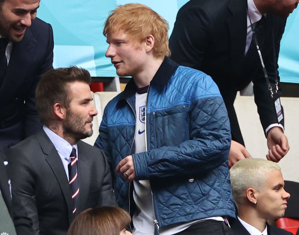Kicker unter sich: David Beckham und Ed Sheeran beim WM-Achtelfinale England - Deutschland im Wembley Stadion.