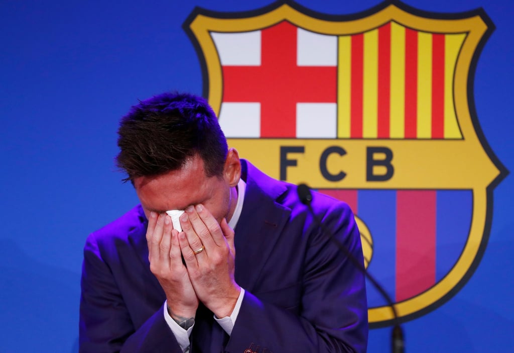 Lionel Messi verlässt den FC Barcelona und war zu Beginn der Pressekonferenz sichtlich ergriffen.