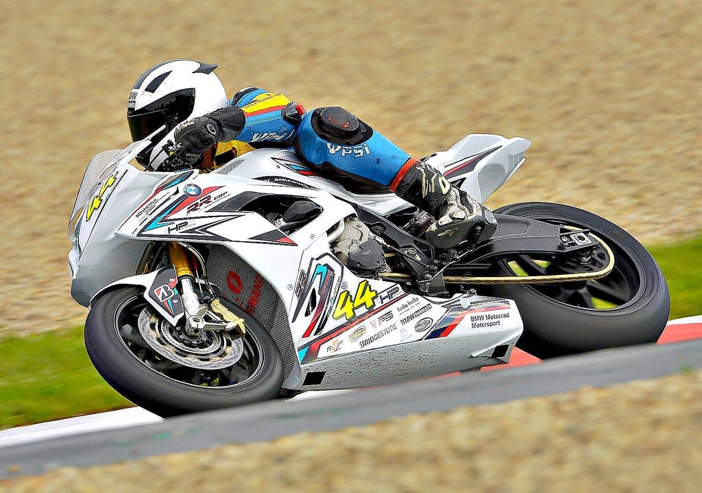 Andre Krüger, Fünfter im S 1000 RR-BMW-Cup, drehte am vergangenen Wochenende wieder seine Runden in der Arena Oschersleben. Noch zweimal wird die internationale Rennserie in diesem Jahr in der Stadt an der Bode zu Gast sein.
