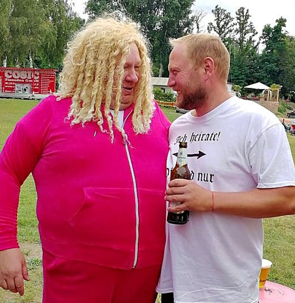 Bürgermeister Knut Kluczka in seinem neuen Outfit zum See-Sprung.