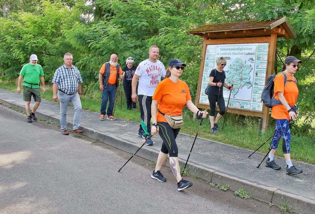 Start der Spendenwalkingrunde um den Süßen See am Nordufer. Mit der Aktion wurde Geld für die Flutopfer gesammelt.