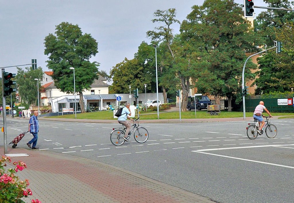 Die Kreuzung Hohenerxlebener Straße/Salzrinne ist eine der am stärksten von Radfahrern frequentierten Kreuzungen in Staßfurt.