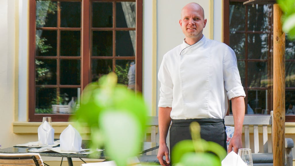 Michael Erdmann vom Park-Restaurant Vogelherd bei Zerbst. Nach der Corona-Pandemie ringen sie um Personal und Auszubildende. Für viele ehemalige Arbeitnehmer sei die Unsicherheit während der Krise einfach zu groß gewesen, feste Arbeitszeiten und bessere Bezahlung in andere Branchen täten laut Erdmann ihr Übriges.