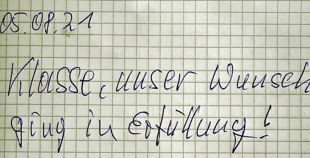 Die Kunden freuen sich. Neben Milch können sie sich jetzt auch andere Lebensmittel aus der Box ziehen.