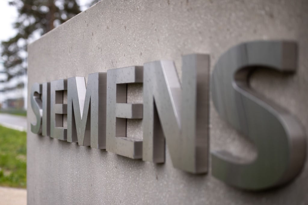 Das Schriftzug-Logo des deutschen Industriekonzerns Siemens.