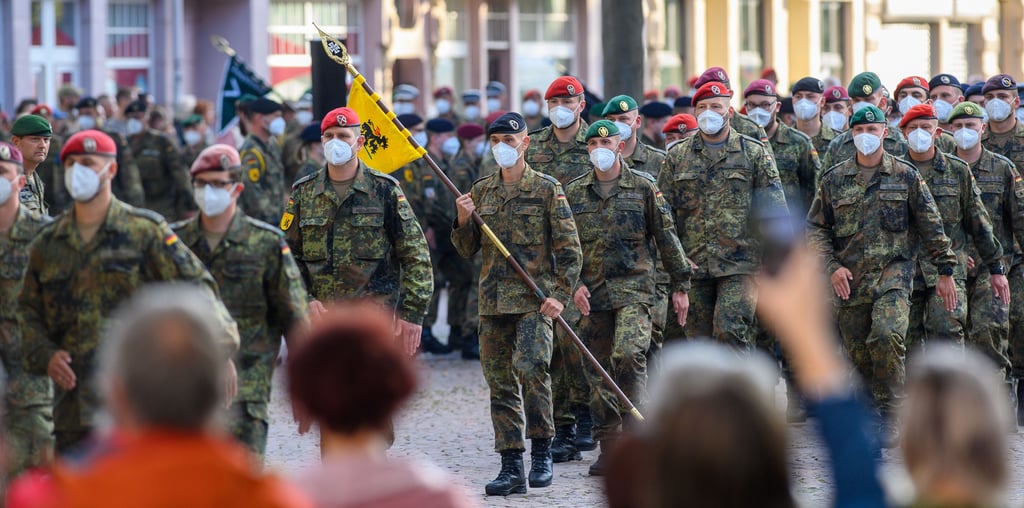 Hunderte Besucher verfolgten die Zeremonie der Bundeswehr in Bitterfeld.