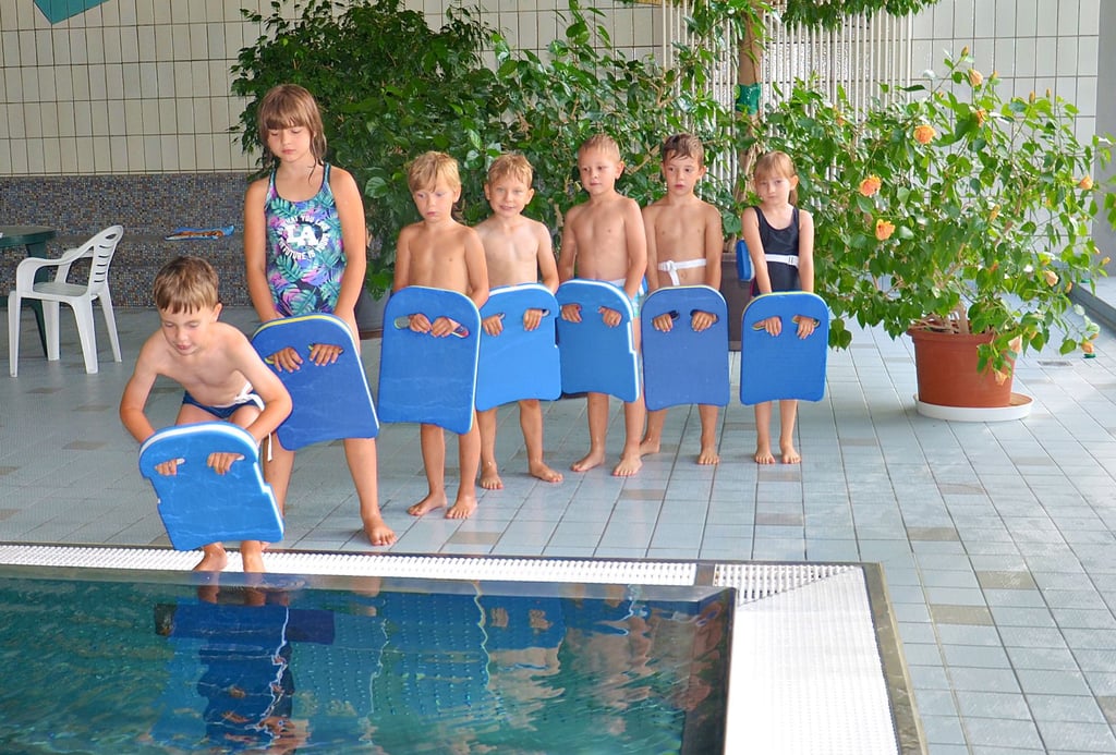 In den Sommerferien bot der DLRG zusätzliche Schwimmkurse für Grundschulkinder an.