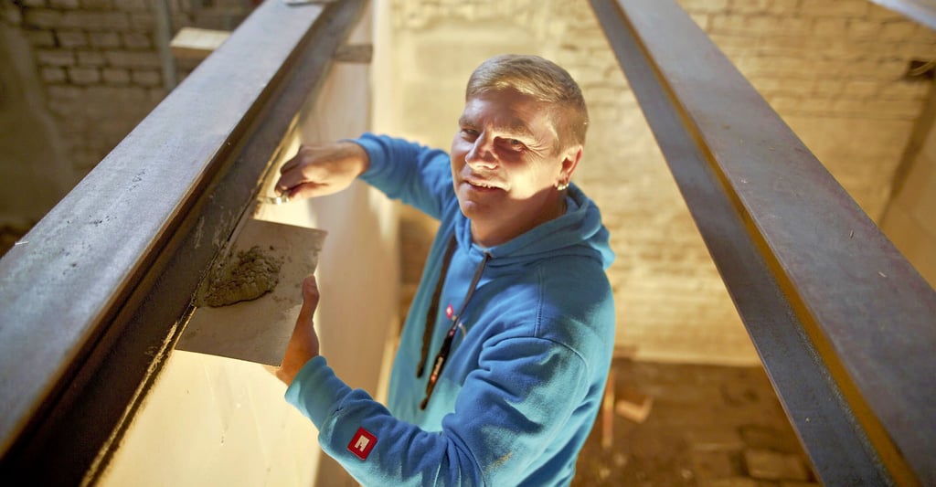 Frank Schwadries und seine Kollegen sind derzeit in der Kita in Rohrberg im Einsatz. Sie arbeiten für eine Maurer- und Betonbau-Firma aus Salzwedel.