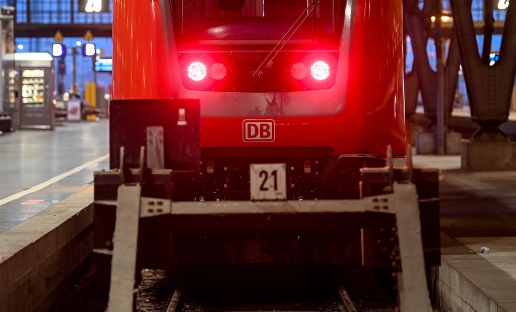 Die Lokführergewerkschaft GDL startet die dritte Streikwelle - doch die Bahn legt ein neues Angebit auf den Tisch.