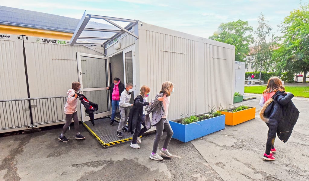 Mit der Containerlösung müssen die Schüler der Grundschule Staßfurter Höhe noch eine Weile leben.