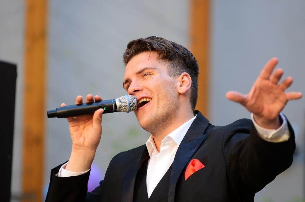 Enrico Scheffler präsentiert am Sonntag im Goethepark Hits von Udo Jürgens.