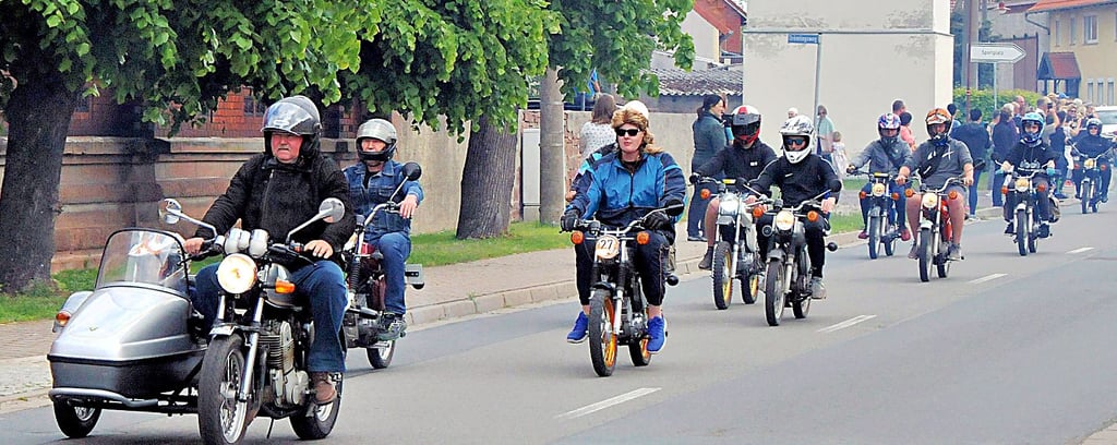 395 Mopeds fuhren 2019 im Konvoi von Kathendorf durch die Region und zurück.