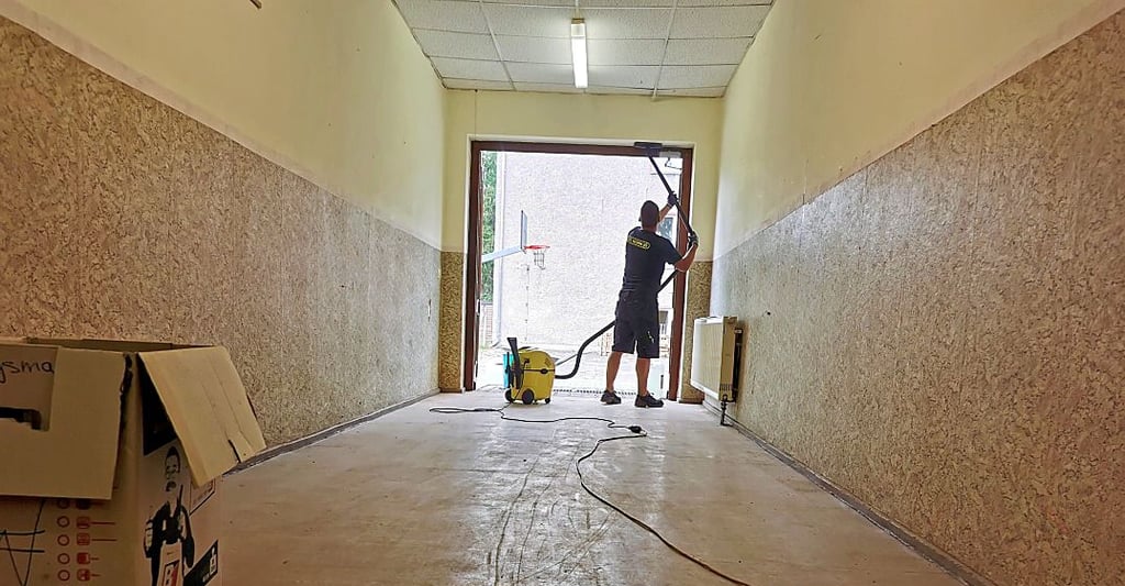 Großreinemachen im baldigen Mehrgenerationenhaus in Schneidlingen. Für die Küche gab es nun Fördermittel.