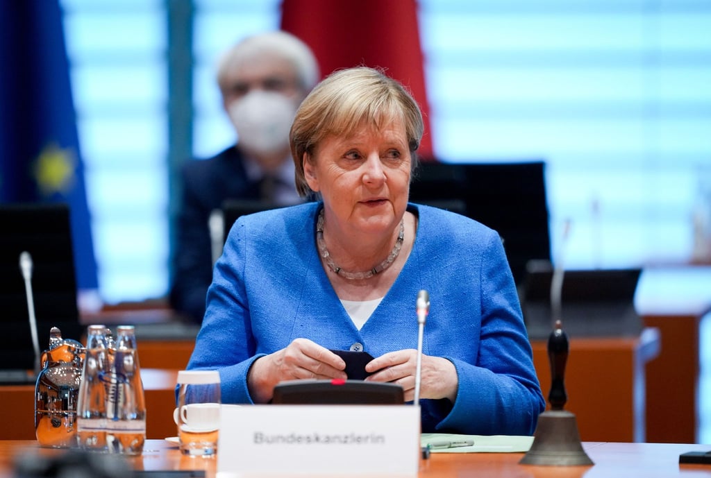 Bundeskanzlerin Angela Merkel (CDU) nimmt an einer Kabinettssitzung teil.