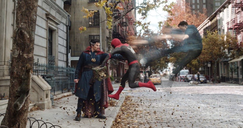 Benedict Cumberbatch als Doctor Strange (l) und Tom Holland als Peter Parker/Spider-Man in einer Szene aus „Spider-Man: No Way Home“.
