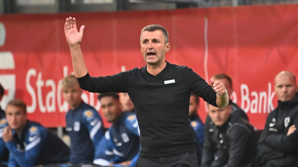 "Löwen"-Coach Michael Köllner ist nun doch beim Spiel in Halle dabei.