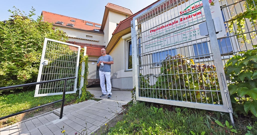 Den rollstuhlfreundlichen Zugang zu seiner Praxis soll Sven Hörning wieder abreißen.